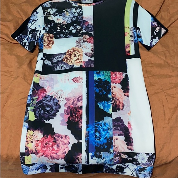 Printed Pattern Tshirt Dress - Picture 2 of 4